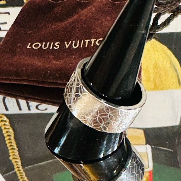 🔥 LOUIS VUITTON RING MONOGRAM Size 10 w/Dust Bag - Picture 5 of 15